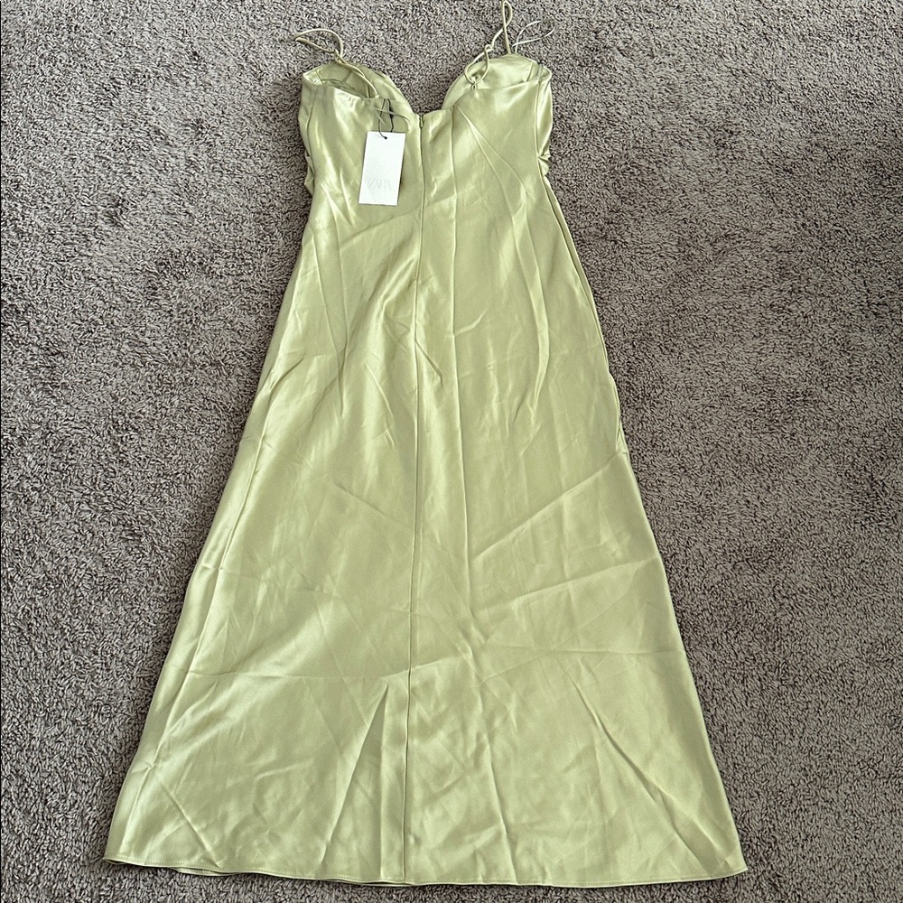 NWT Sweetheart Neck Satin Midi Dress - Picture 12 of 16